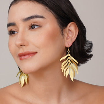 Boho Messing Blatt Ohrringe | Leichte Hänger | Gold Statement & Natur inspiriert