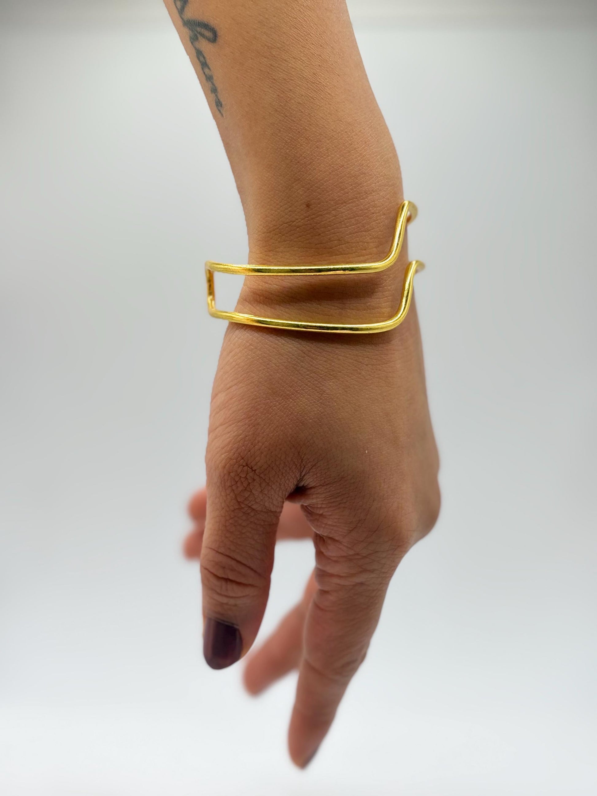 Minimalist Bracelet – view 5 | Raavi Jewelry