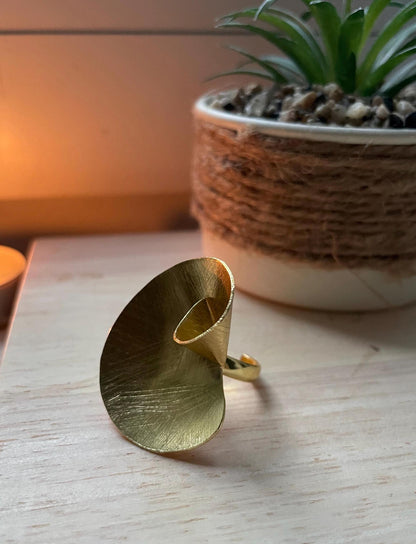 Floral Cocktail Ring – detail close-up | Raavi Jewelry