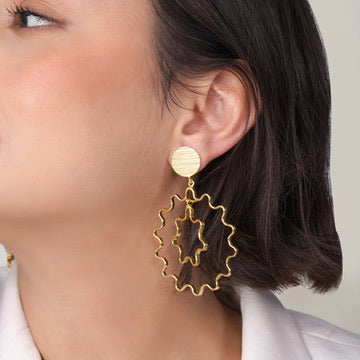 Wavy Hoop Earrings – handmade gold-plated brass earrings, nickel-free | Raavi Jewelry